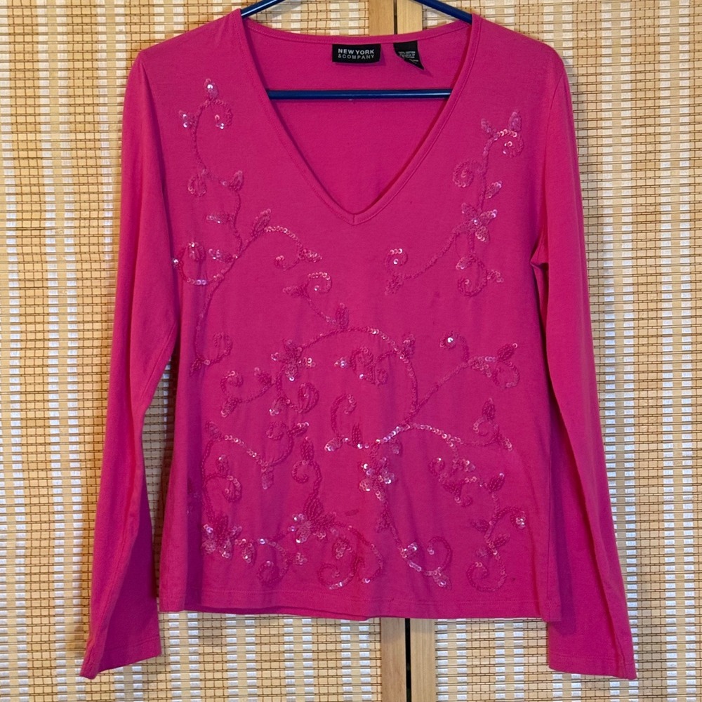 New York & Company Pink Sequin Floral V-Neck Long Sleeve Cotton Top Medium